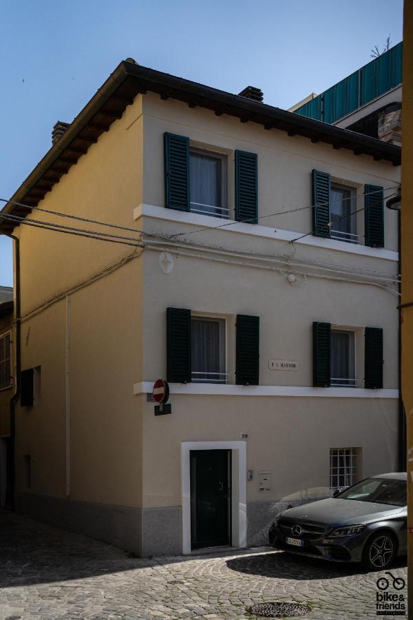 MONOLOCALE LE RONDINI centralissimo Pesaro Esterno foto
